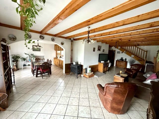 Maison à vendre, 210m², Saint-Genis-Pouilly