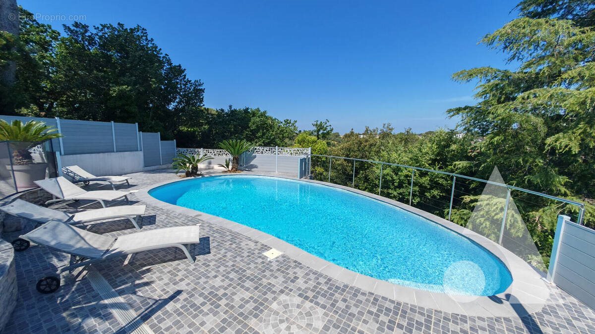 Maison à vendre, 200m², Saint-Raphaël