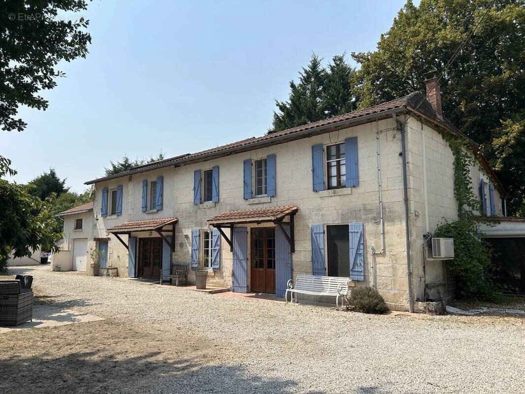 Maison à vendre, 280m², Aubeterre-sur-Dronne