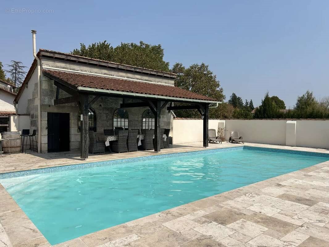 Maison à vendre, 280m², Aubeterre-sur-Dronne