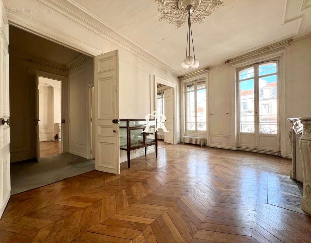 Appartement à vendre, 201m², Clermont-Ferrand