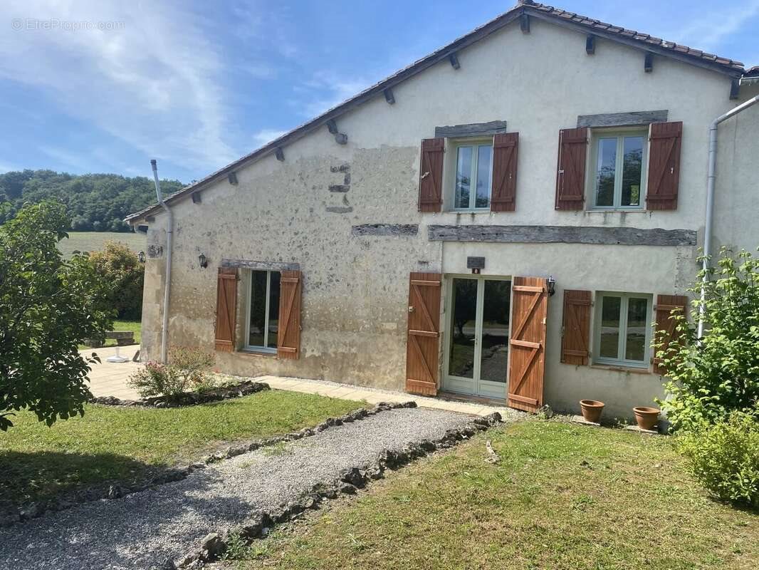 Maison à vendre, 99m², Montignac-le-Coq