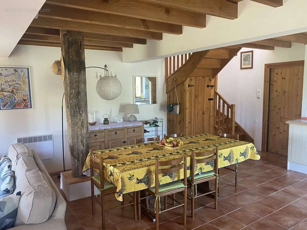 Maison à vendre, 99m², Montignac-le-Coq