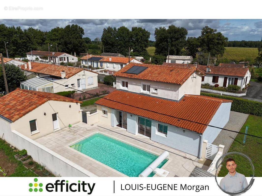 Maison à vendre, 161m², Charroux