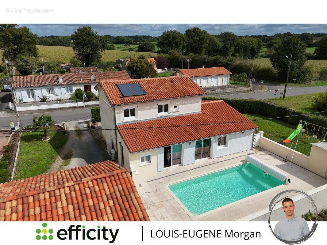 Maison à vendre, 161m², Charroux