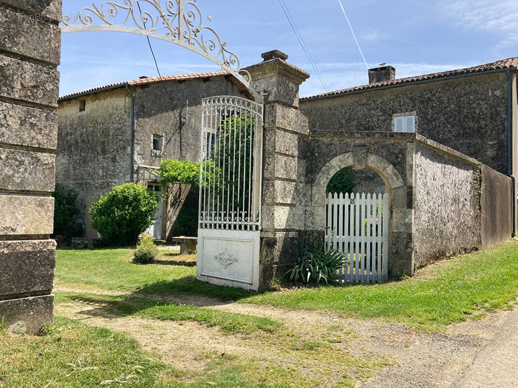 Maison à vendre, 234m², Saint-Hilaire-des-Loges