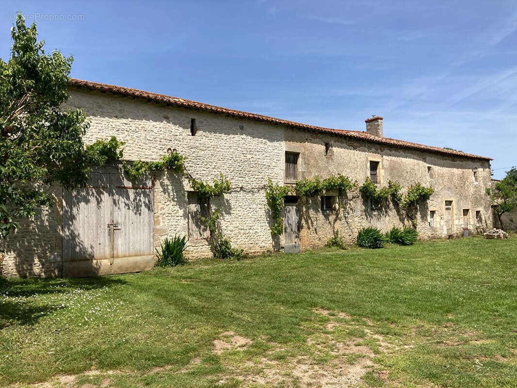 Maison à vendre, 234m², Saint-Hilaire-des-Loges