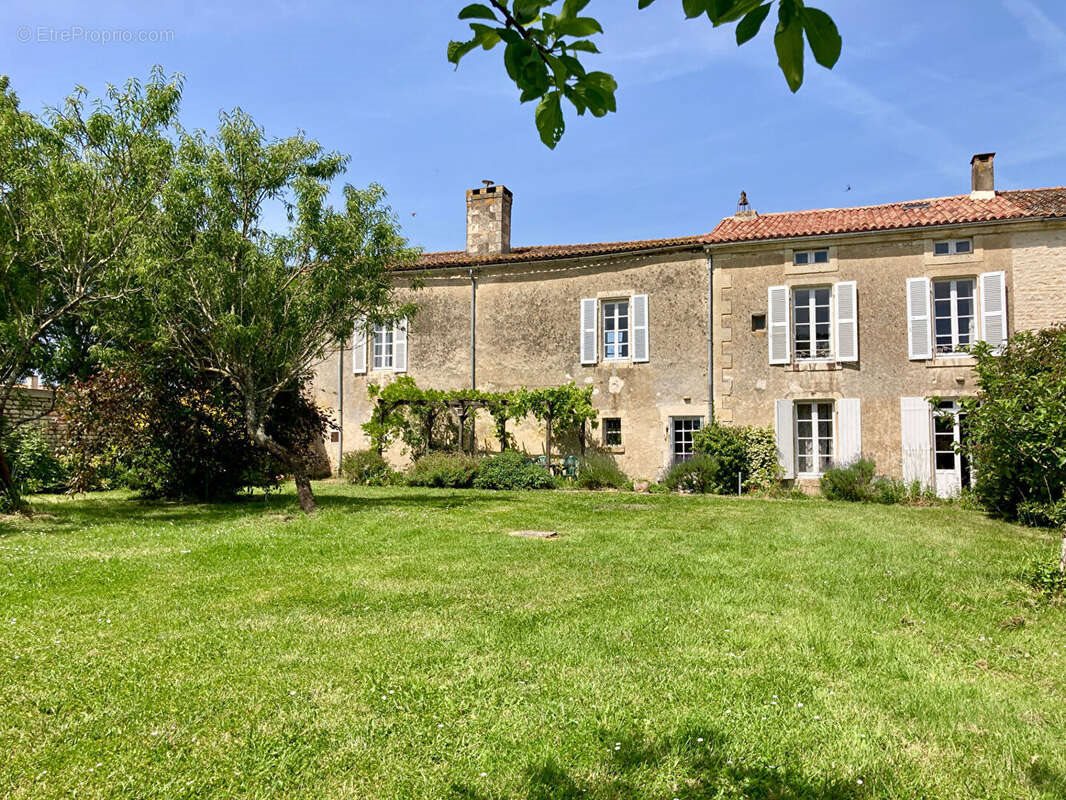 Maison à vendre, 234m², Saint-Hilaire-des-Loges