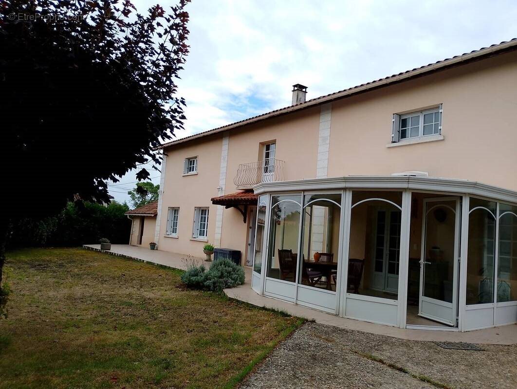 Maison à vendre, 202m², Barbezieux-Saint-Hilaire