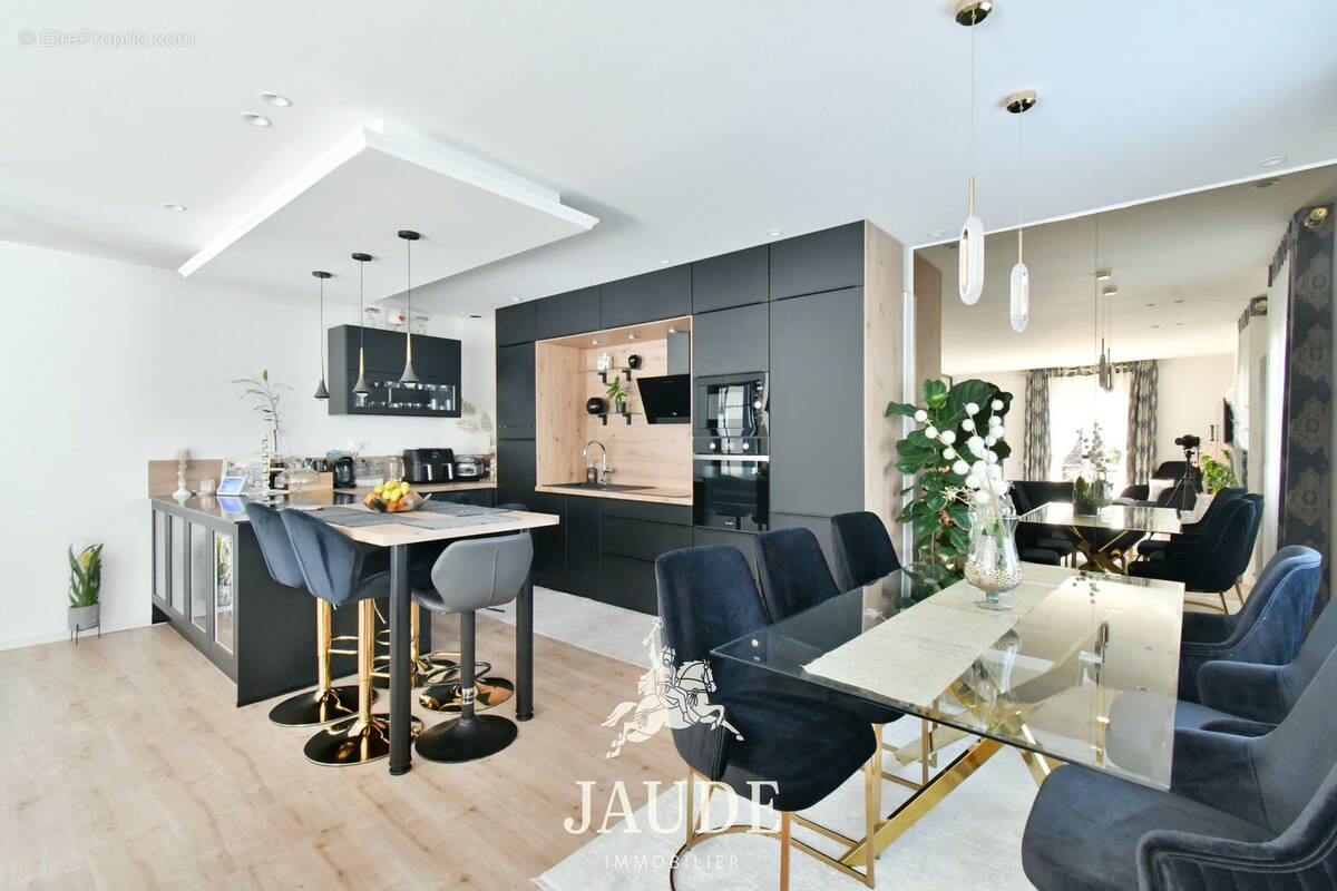 Maison à vendre, 135m², Cébazat