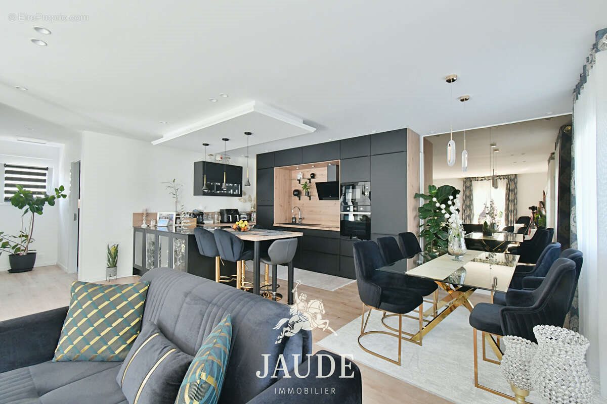 Maison à vendre, 135m², Cébazat