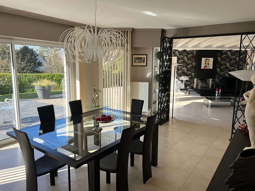 Maison à vendre, 221m², Crespières