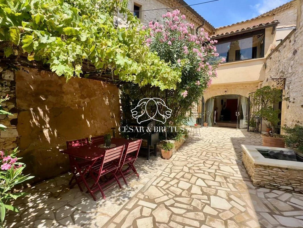 Maison à vendre, 300m², Uzès