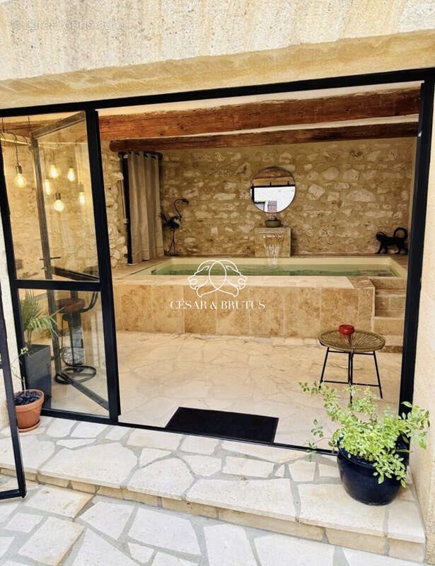Maison à vendre, 300m², Uzès