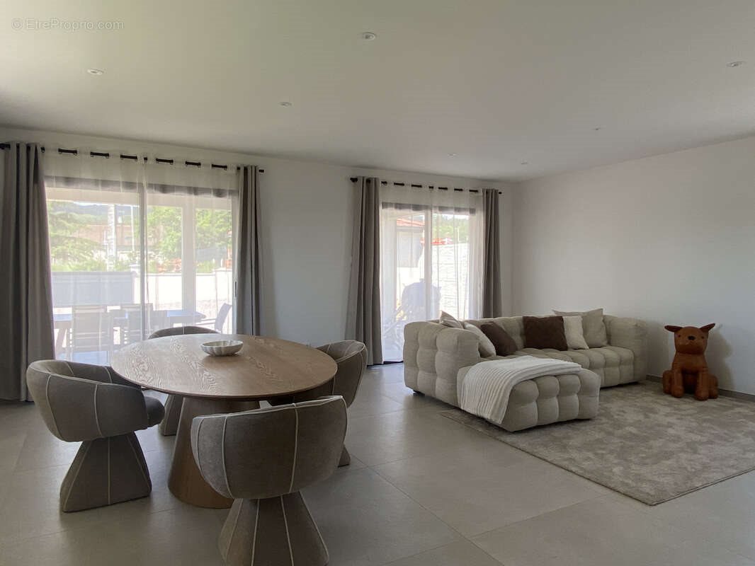 Maison à vendre, 120m², Saint-Haon-le-Vieux