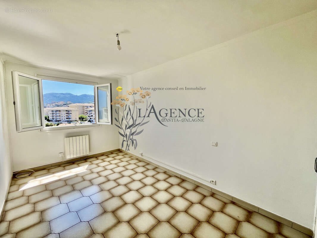Appartement à vendre, 68m², Bastia