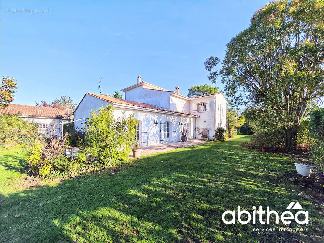 Maison à vendre, 250m², Saint-Denis-de-Pile
