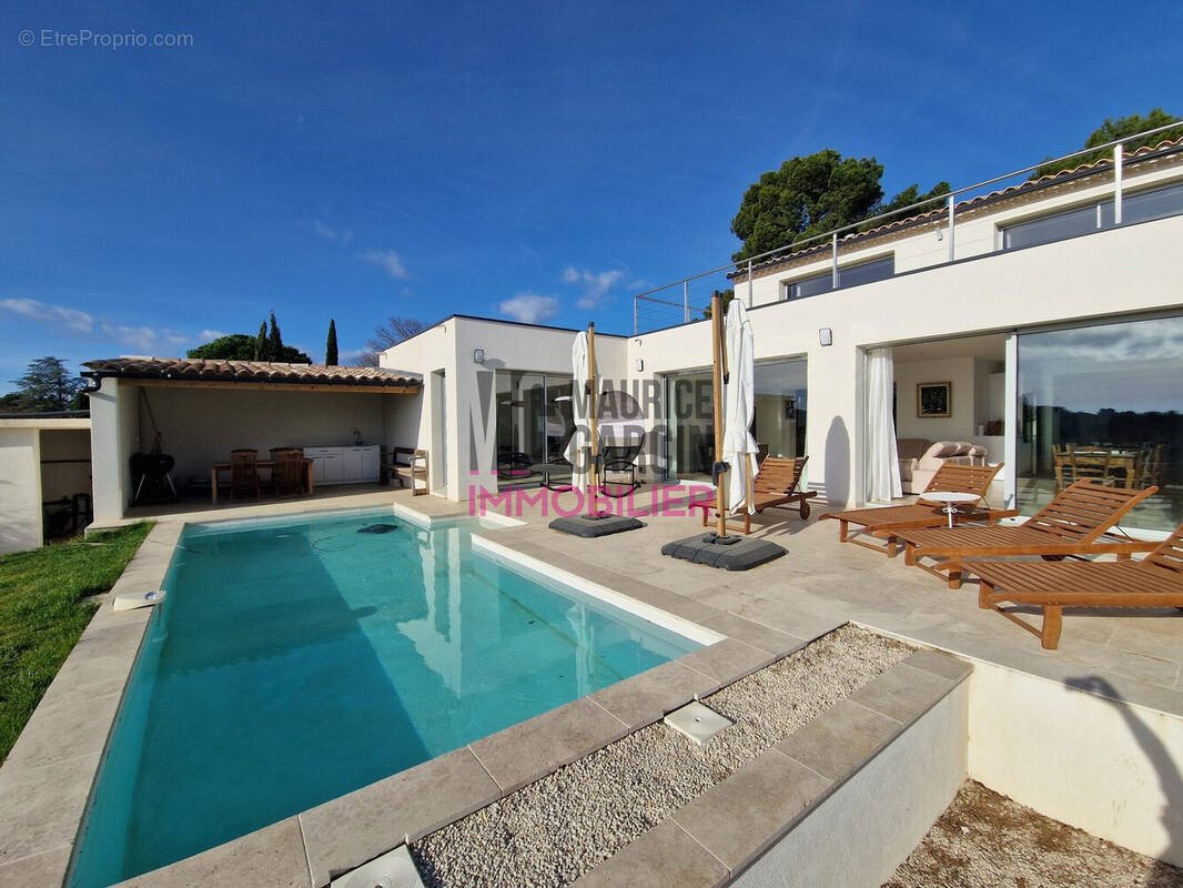 Maison à vendre, 298m², Châteauneuf-de-Gadagne