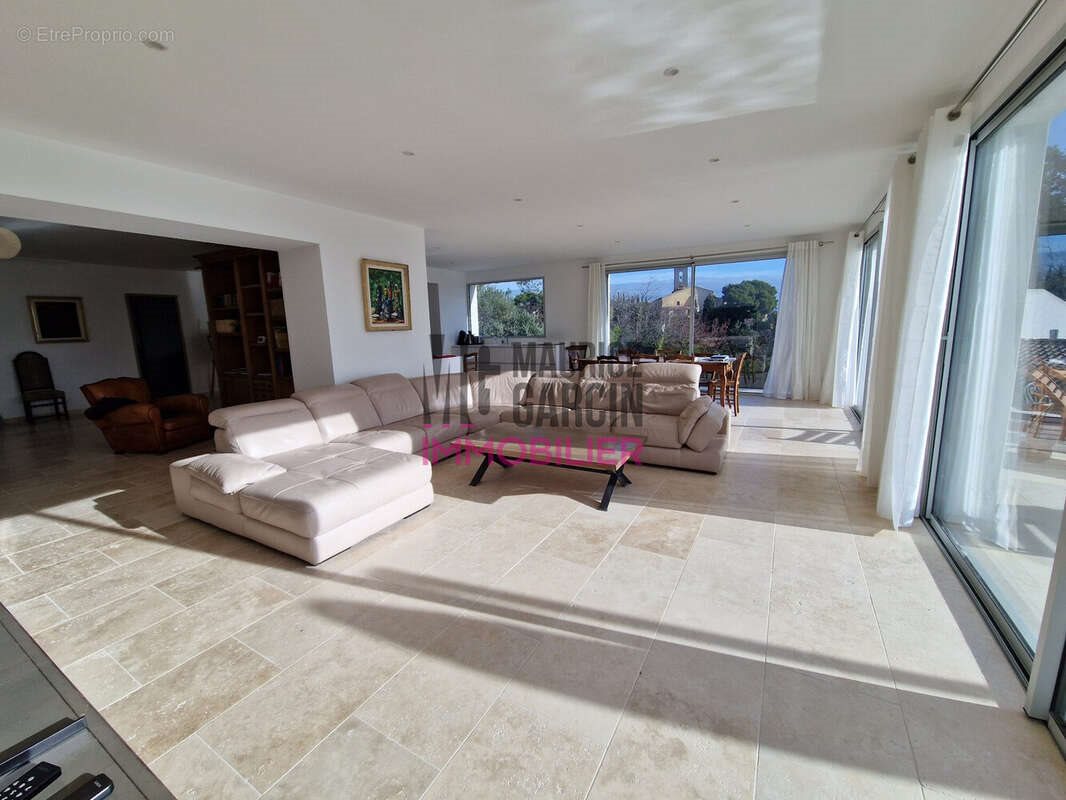 Maison à vendre, 298m², Châteauneuf-de-Gadagne