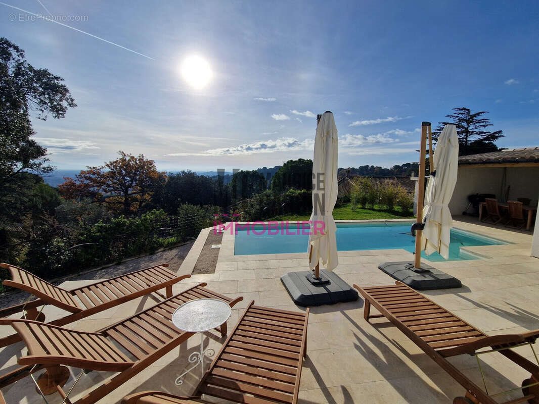 Maison à vendre, 298m², Châteauneuf-de-Gadagne