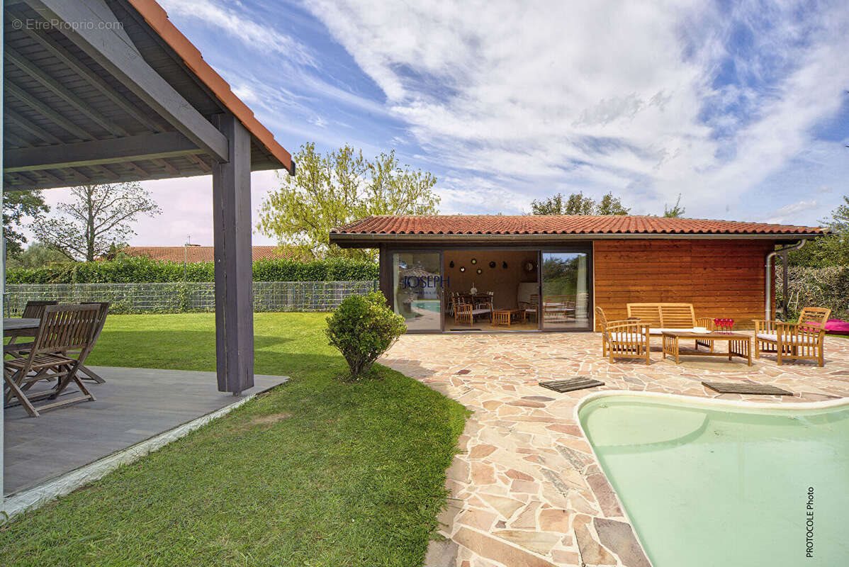 Maison à vendre, 227m², La Salvetat-Saint-Gilles