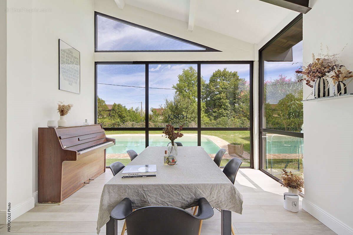 Maison à vendre, 227m², La Salvetat-Saint-Gilles
