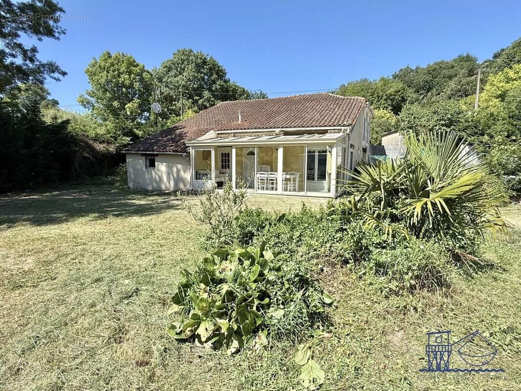 Maison à vendre, 169m², Saint-Bonnet-sur-Gironde