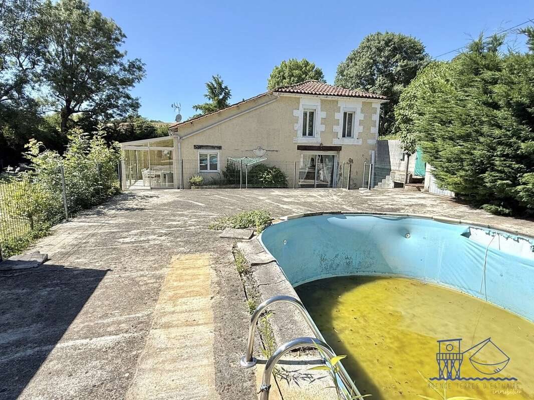 Maison à vendre, 169m², Saint-Bonnet-sur-Gironde