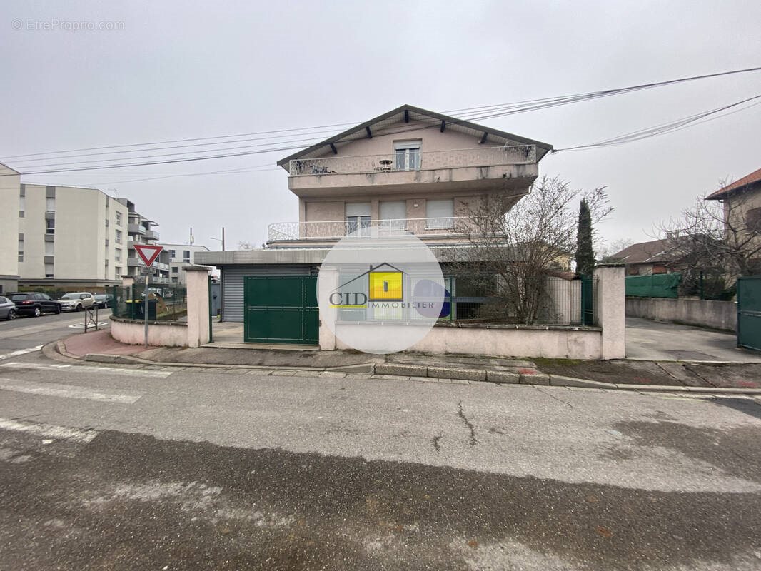 Maison à vendre, 470m², Saint-Priest