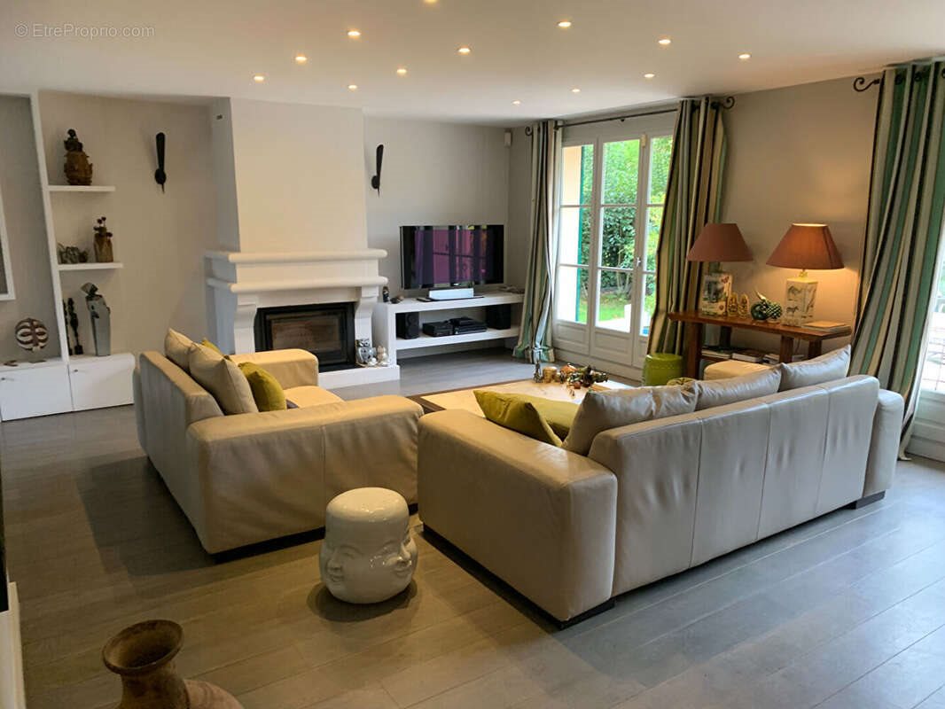 Maison à vendre, 272m², Saint-Prix