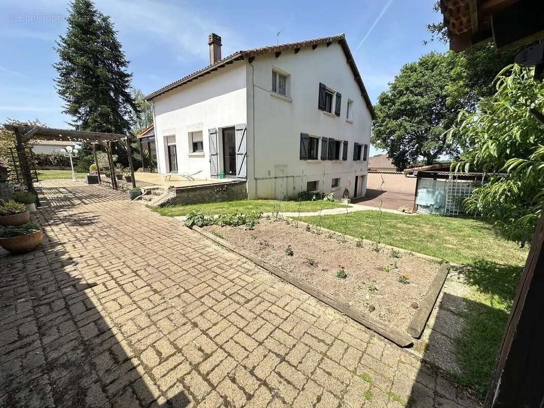 Maison à vendre, 204m², Bressuire