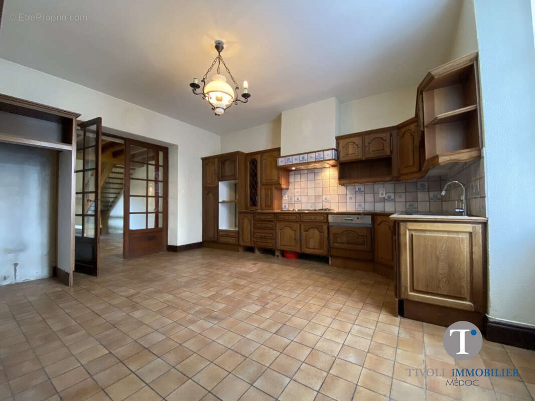 Maison à vendre, 215m², Lesparre-Médoc