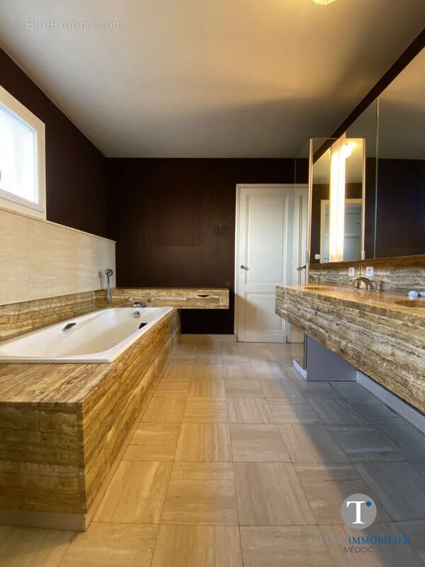 Maison à vendre, 215m², Lesparre-Médoc