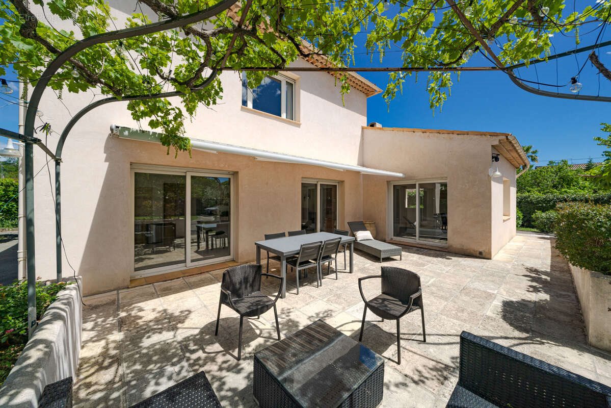 Maison à vendre, 174m², Mouans-Sartoux