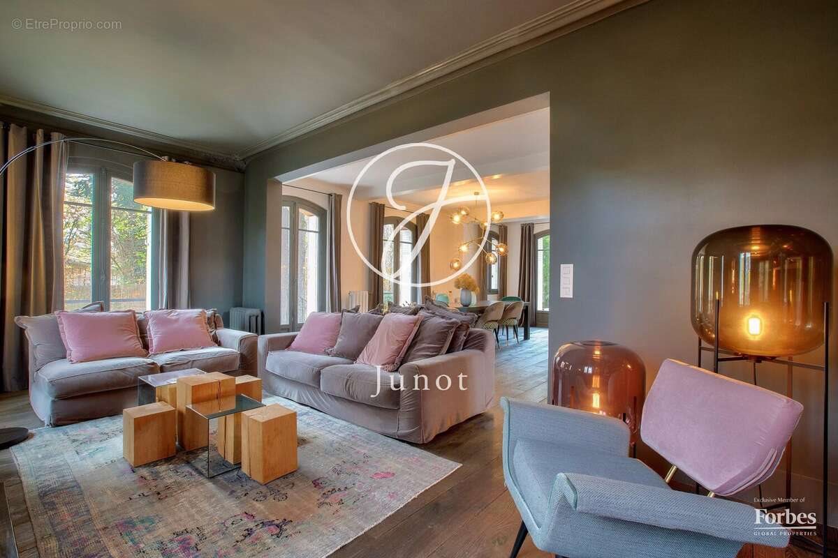 Maison à vendre, 292m², Vaucresson