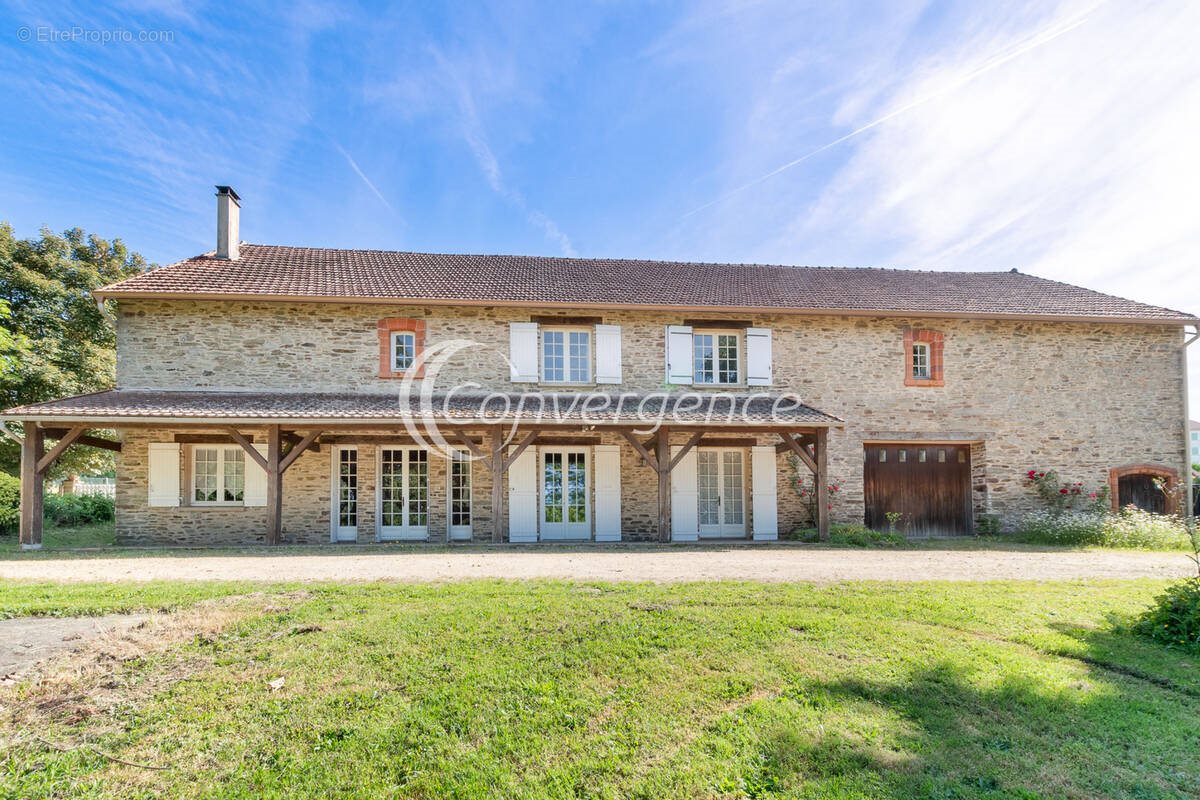 Maison à vendre, 257m², Saint-Yrieix-la-Perche