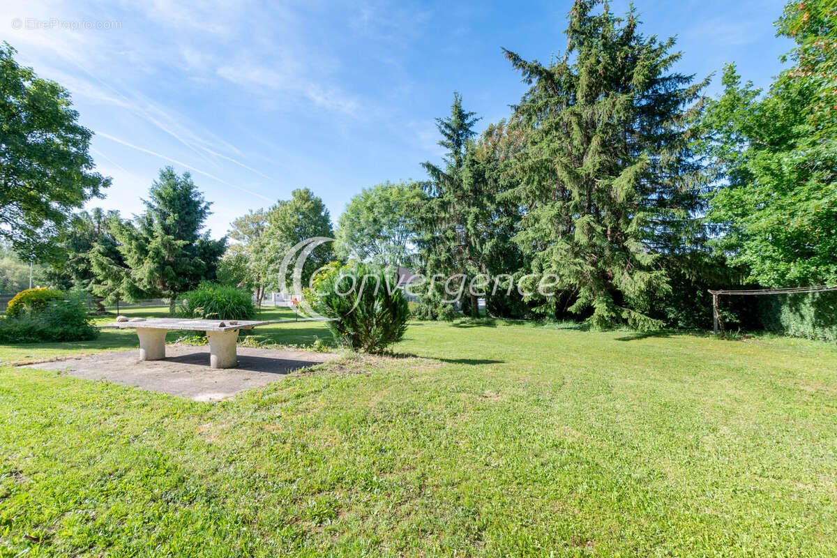 Maison à vendre, 257m², Saint-Yrieix-la-Perche
