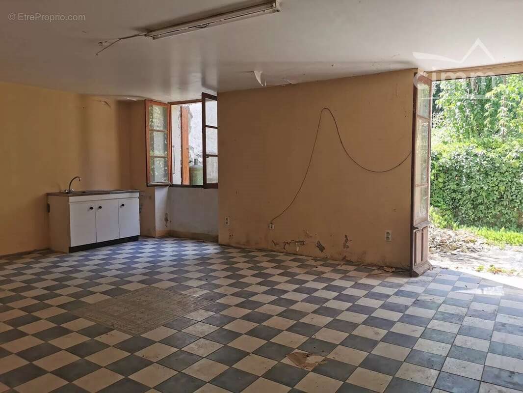 Maison à vendre, 368m², Lablachère