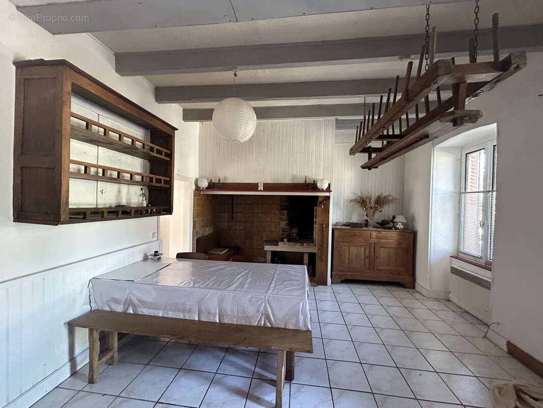 Maison à vendre, 80m², Pérols-sur-Vézère