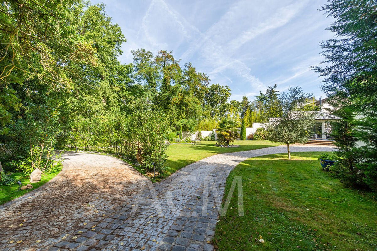 Maison à vendre, 265m², Le Mesnil-le-Roi
