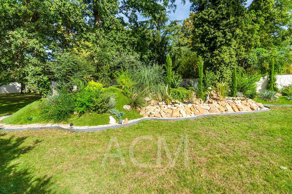 Maison à vendre, 265m², Le Mesnil-le-Roi