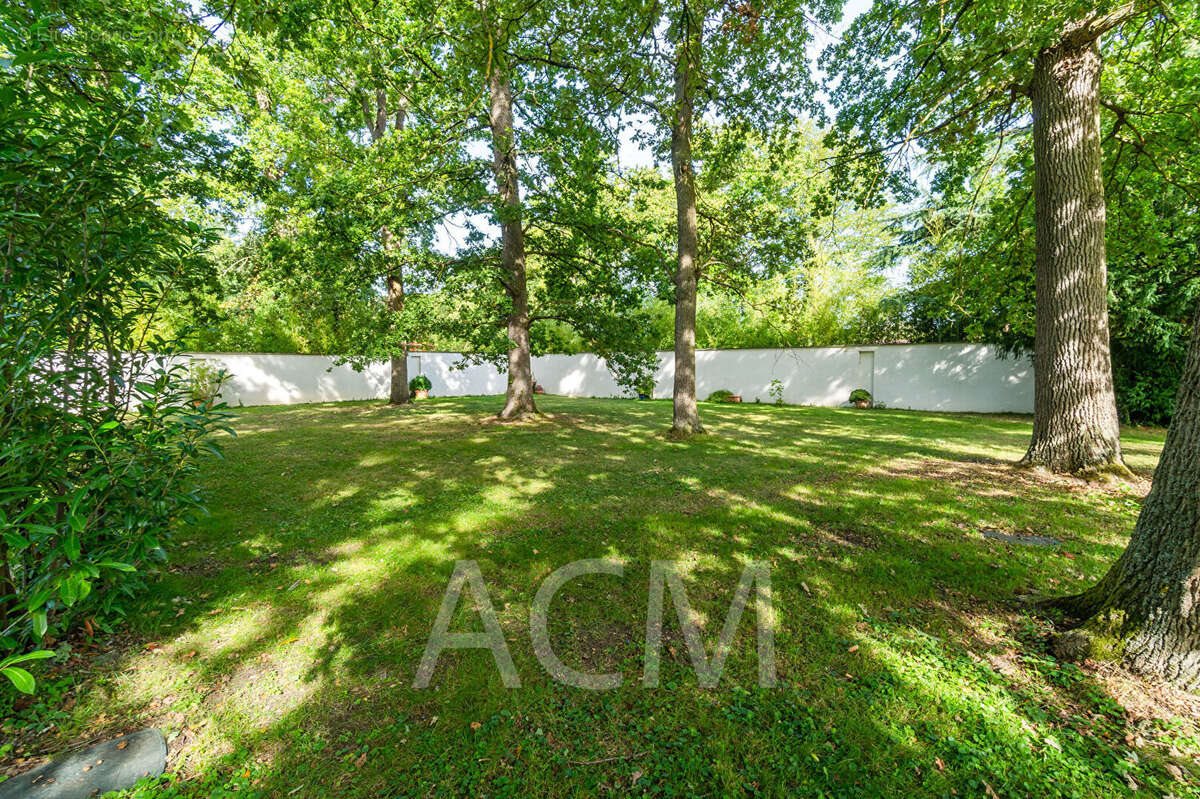 Maison à vendre, 265m², Le Mesnil-le-Roi