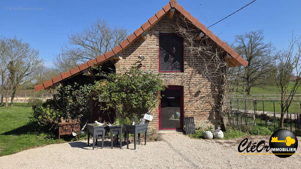 Maison à vendre, 300m², Mouthier-en-Bresse