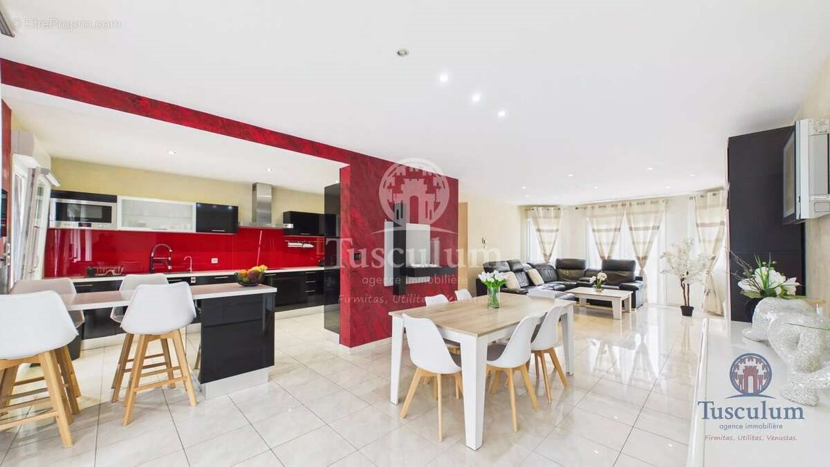Maison à vendre, 151m², Elzange
