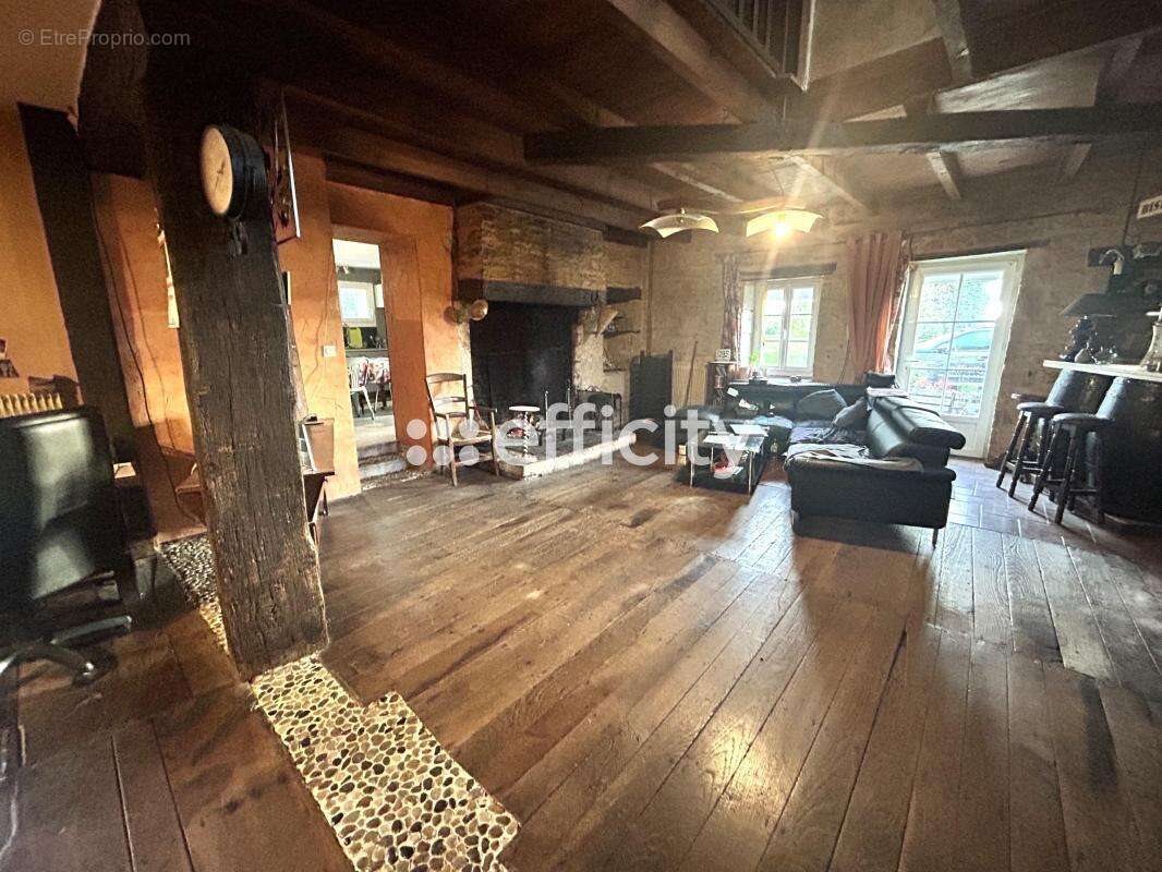 Maison à vendre, 182m², Nanteuil-en-Vallée