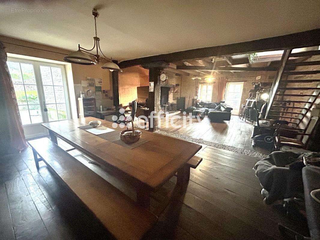 Maison à vendre, 182m², Nanteuil-en-Vallée