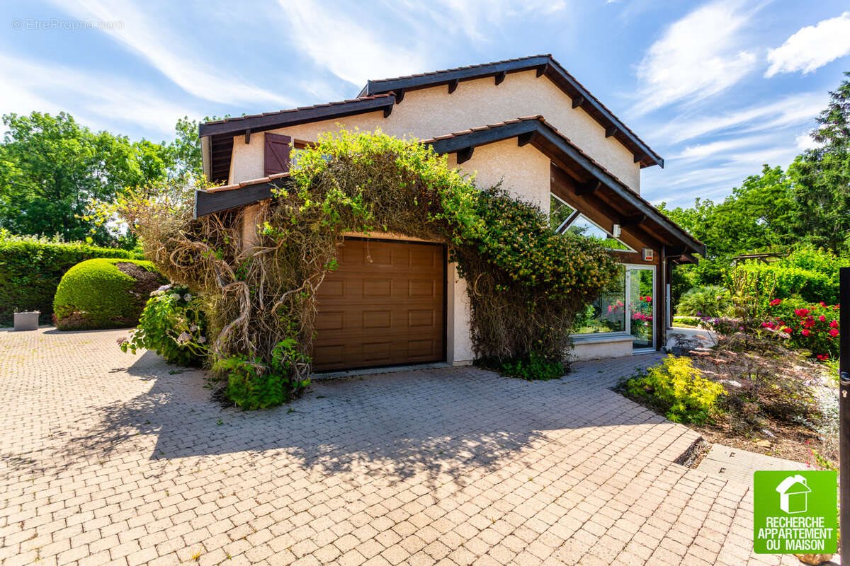 Maison à vendre, 203m², Saint-Genis-les-Ollières