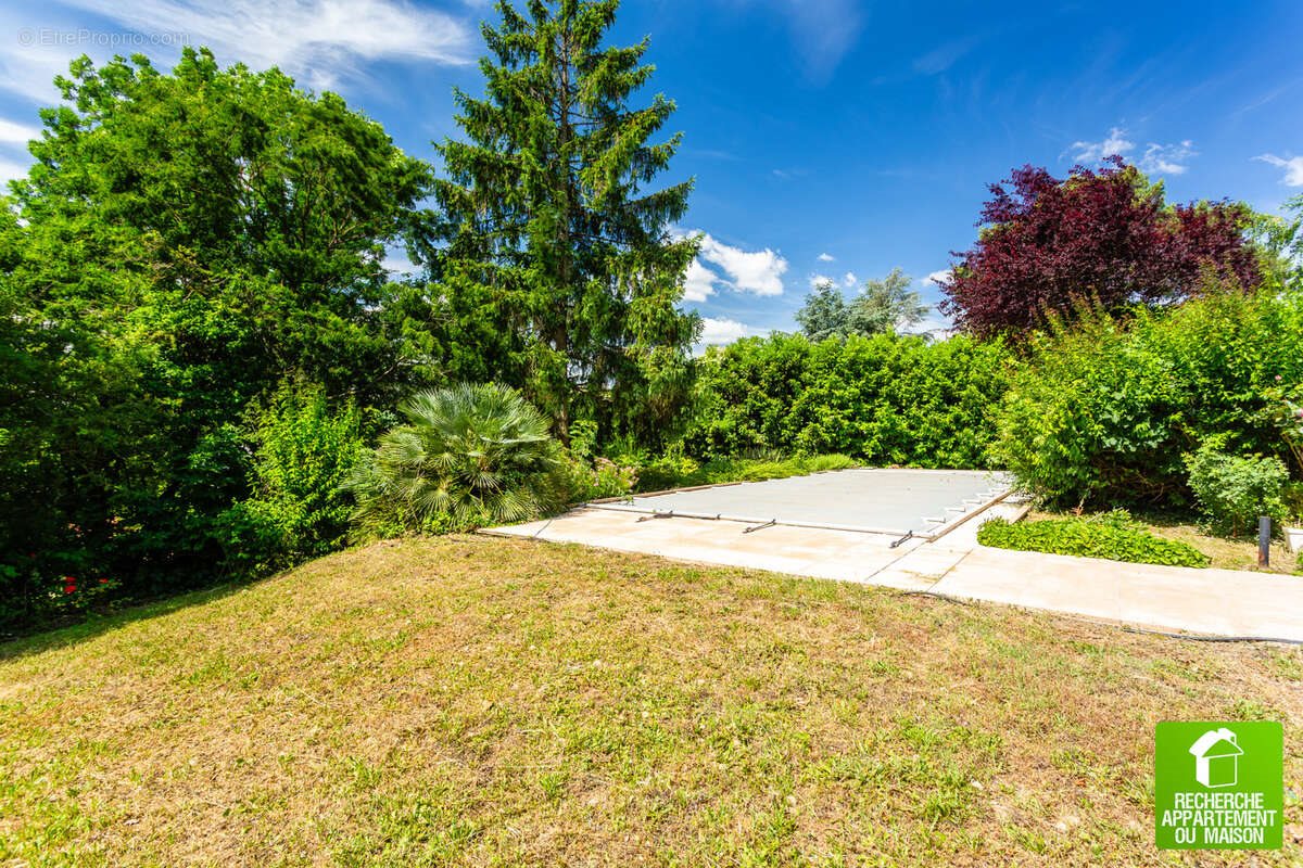 Maison à vendre, 203m², Saint-Genis-les-Ollières