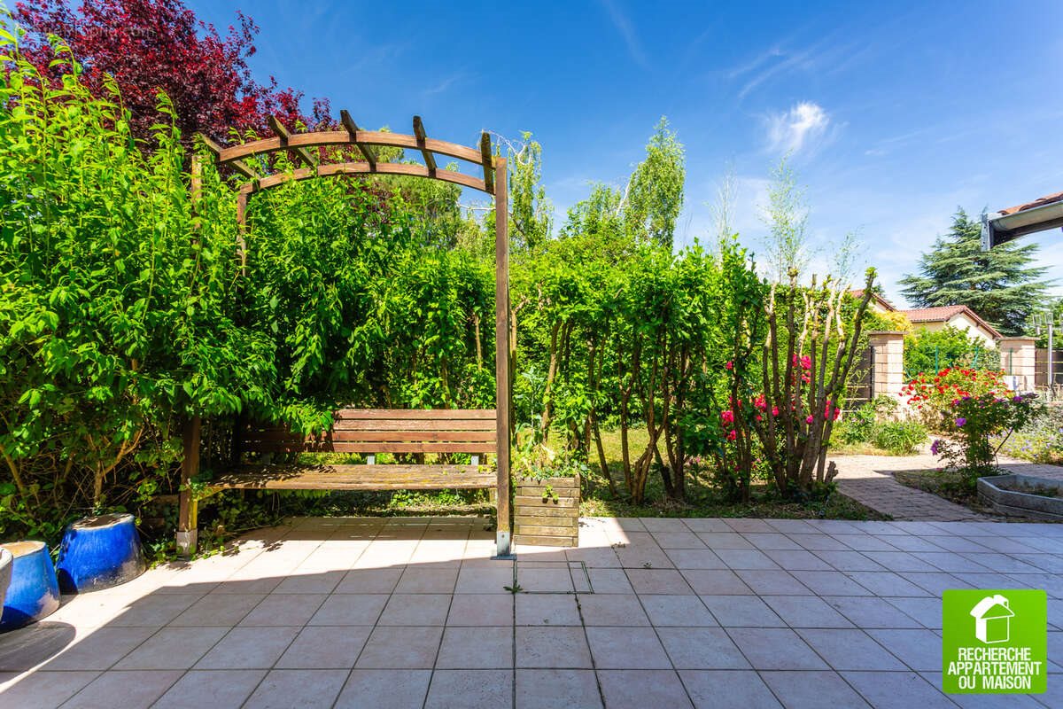 Maison à vendre, 203m², Saint-Genis-les-Ollières