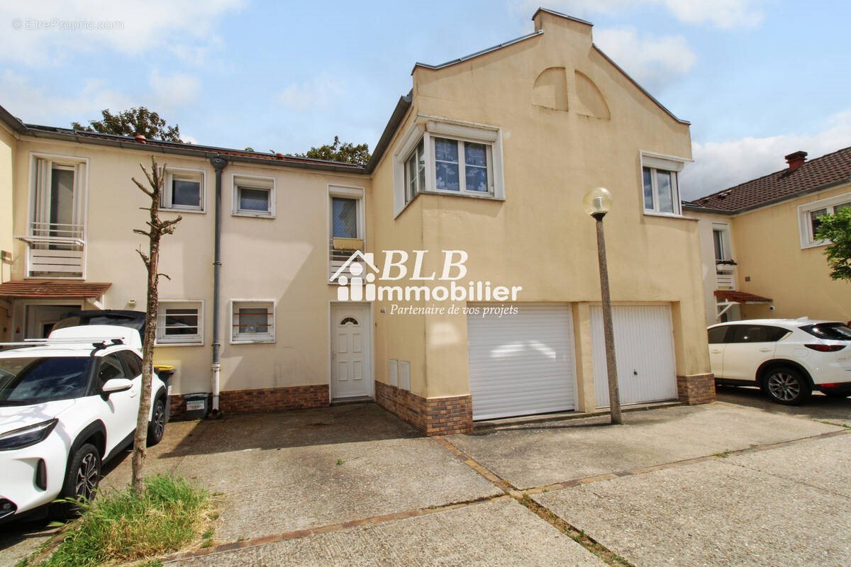 Maison à vendre, 114m², Montigny-le-Bretonneux